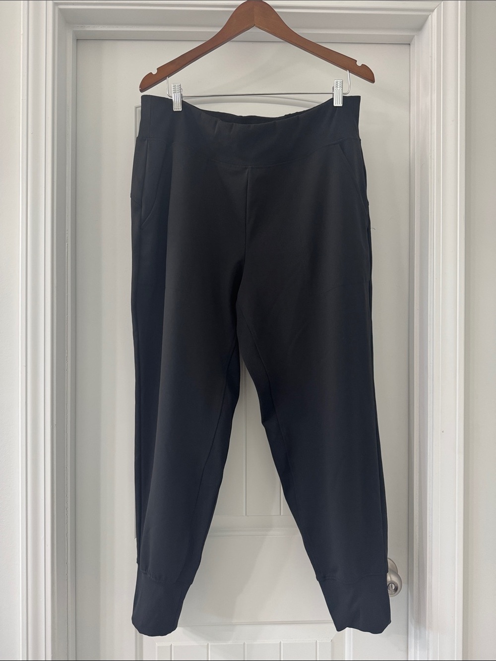 Woman’s Avia Black Performance Jogger Pants with pockets - Picture 1 of 8